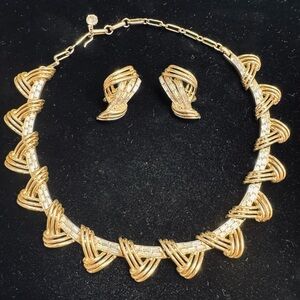 ❤️Classic Vintage Coro Necklace & Earrings Set! Coro Gold-tone and rhinestone’s!